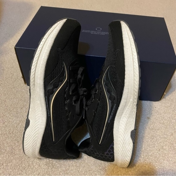 SAUCONY Women Freedom 4 Running Shoe in Black/Sunset Size 7 - Picture 5 of 8